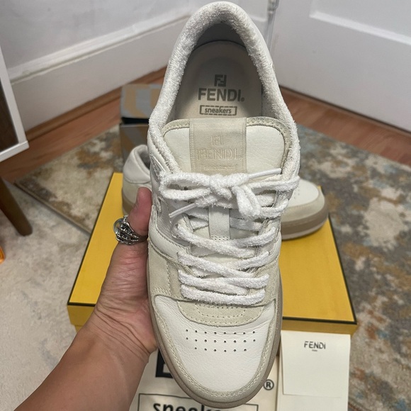 EUC Men’s Size 8 (Euro Sz 41) Fendi Match Low Top Suede Sneakers In White/Beige - Picture 11 of 17